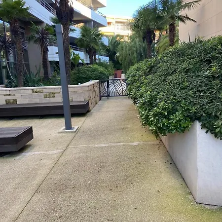 2 Pieces Avec Terrasse Et Piscine Croisette